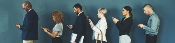 B2b employees in line on their phones