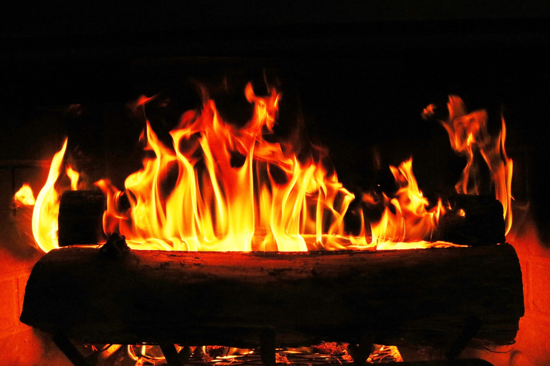 logs-burning-in-fireplace-2