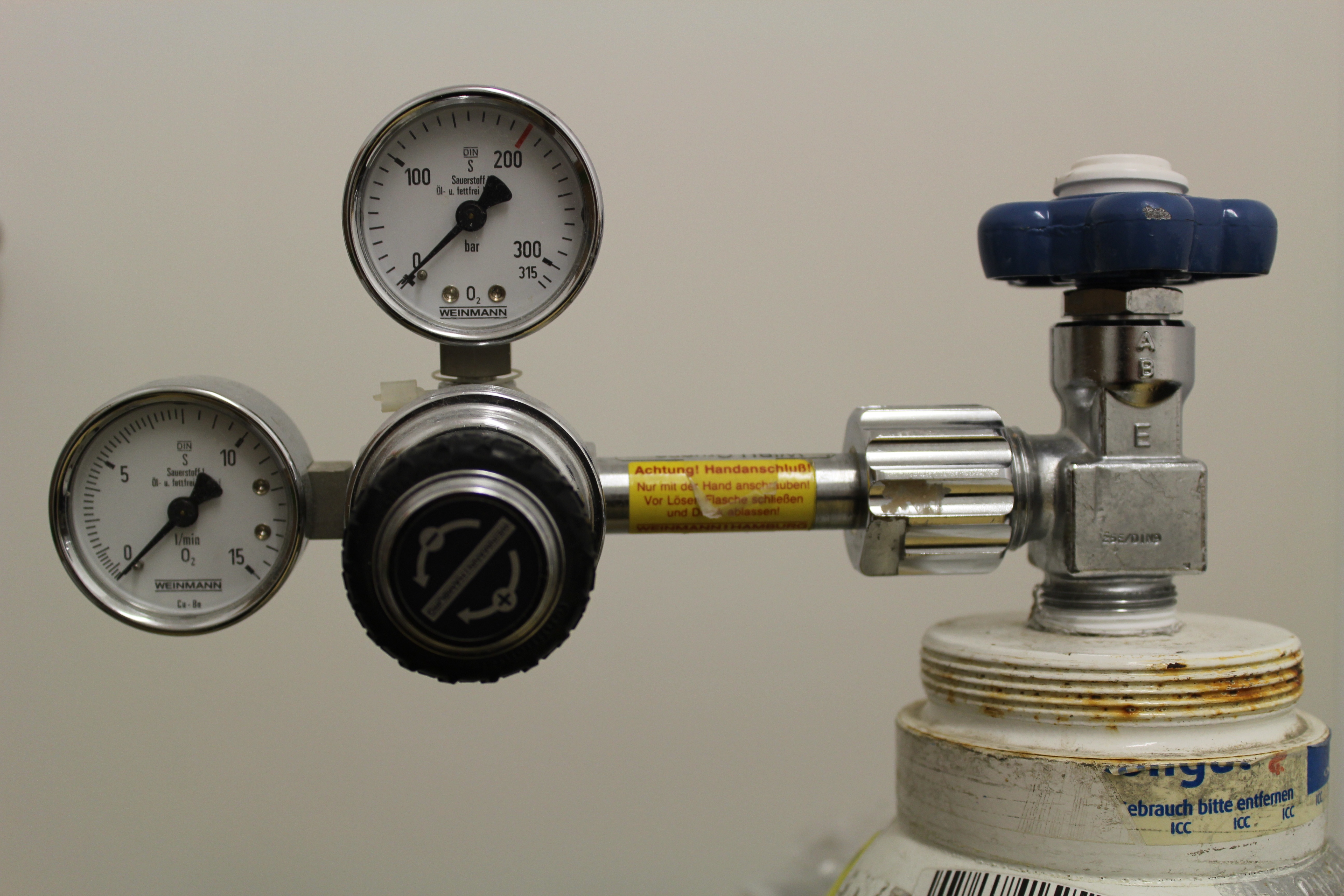 Oxygen gauge on an oxygen tank.