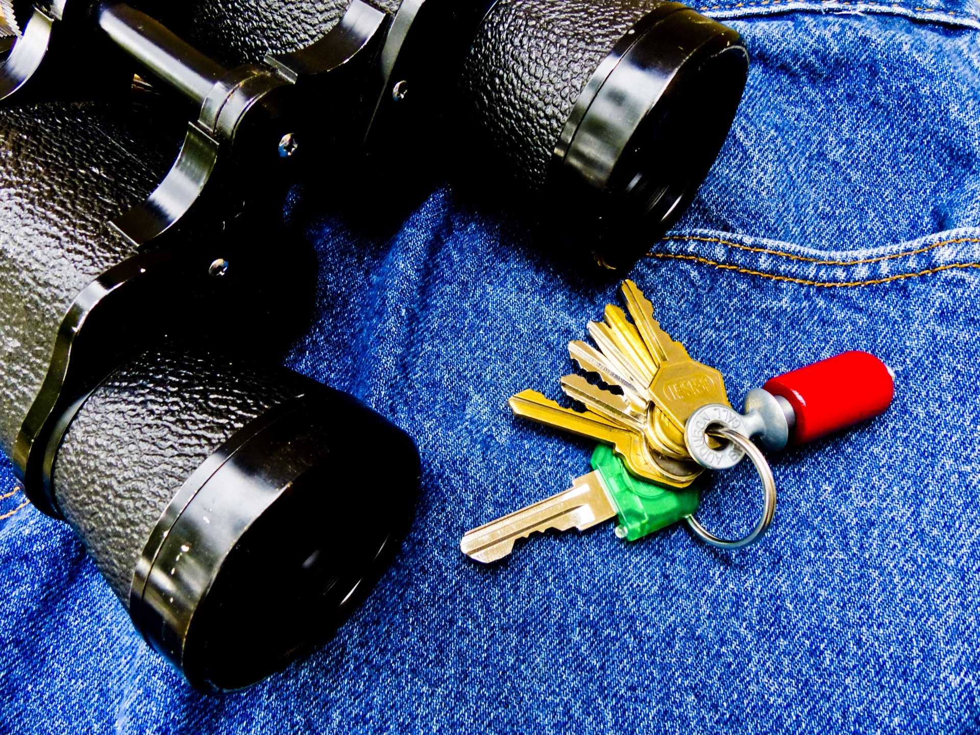 binoculars and a set of keys.