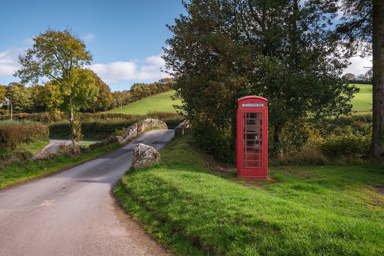 england drive phone booth 1500x1000