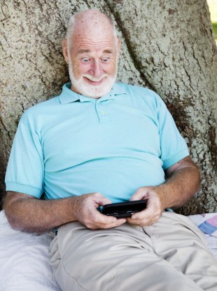 old-man-texting