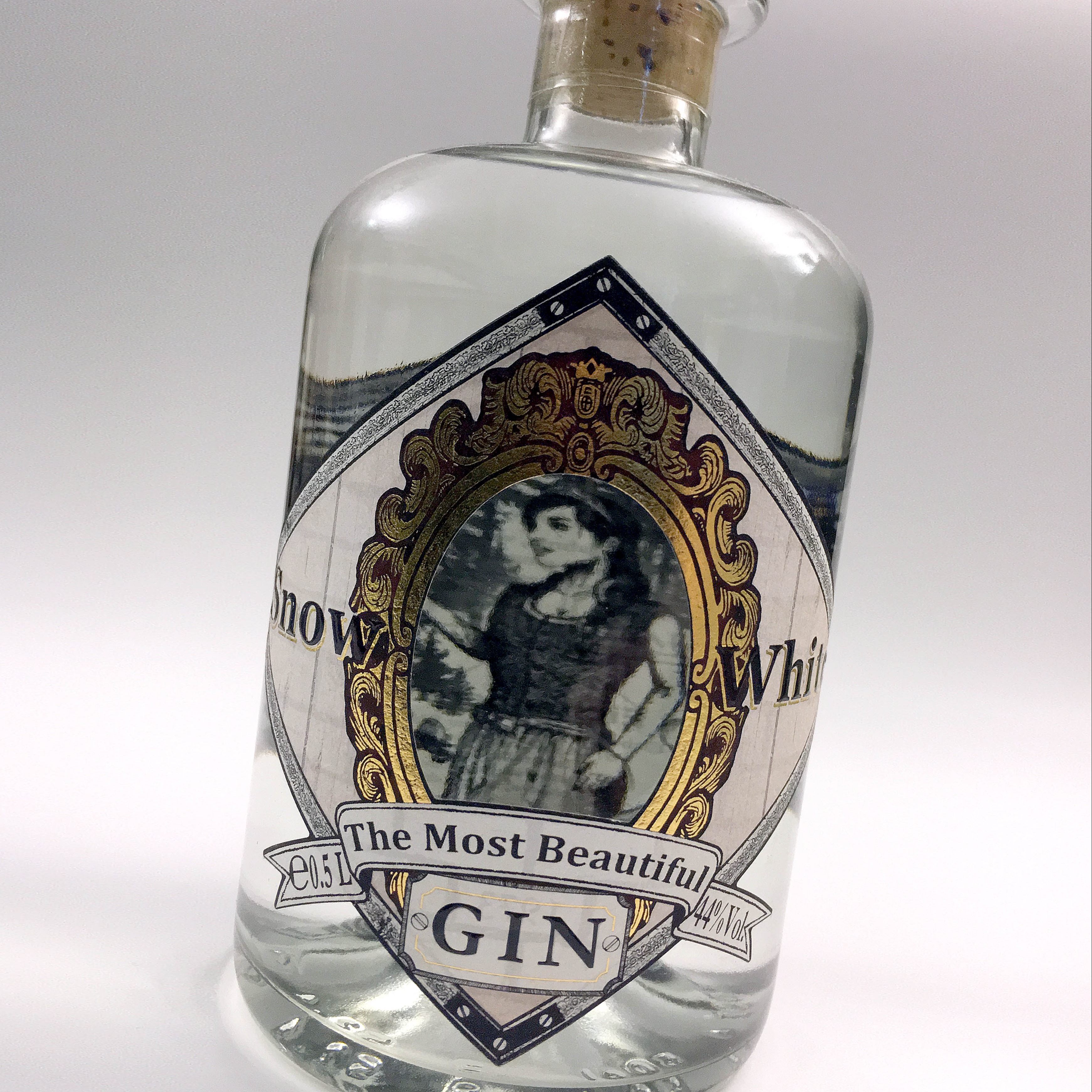 Snow White GIN_front view