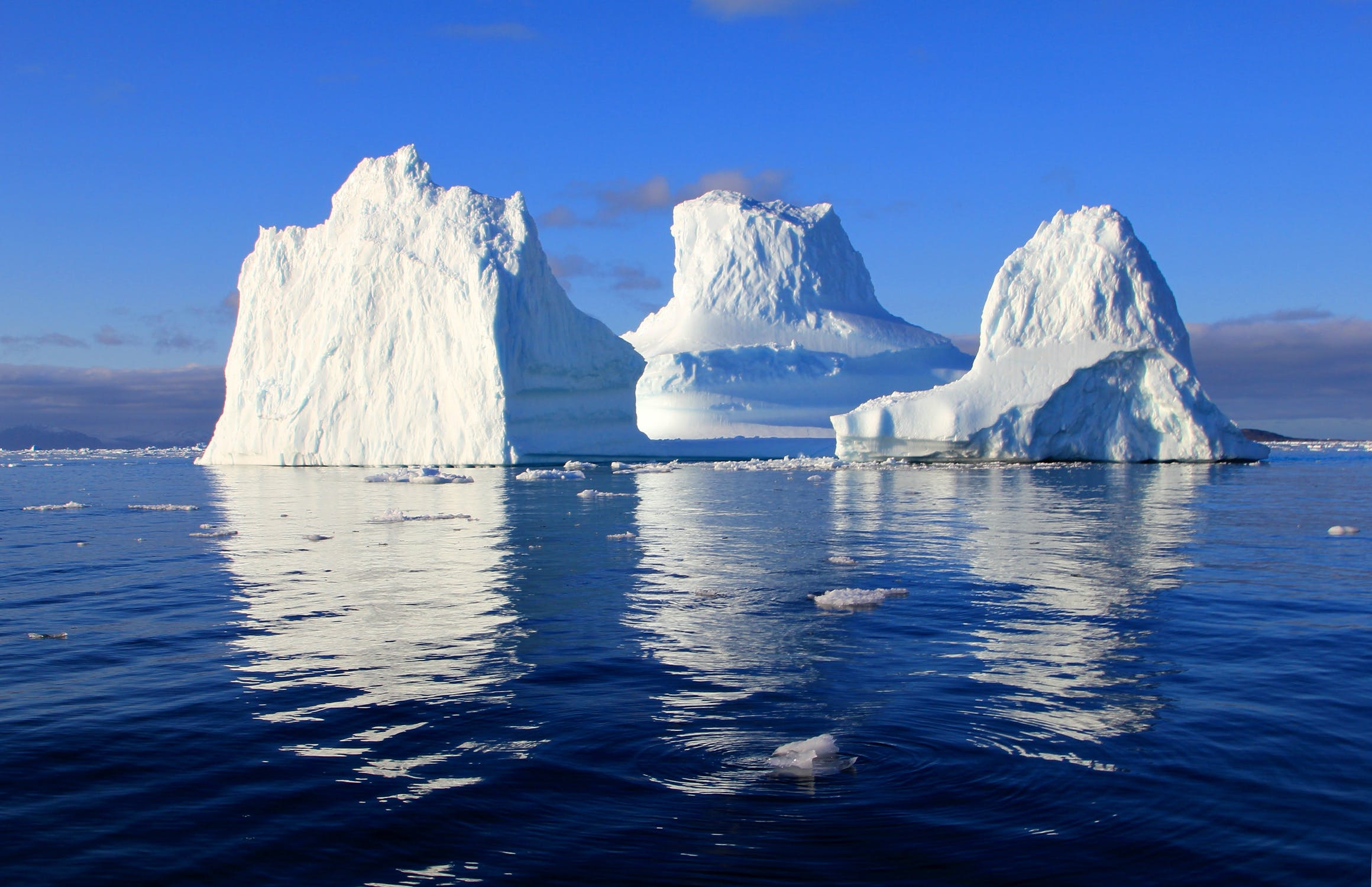 iceberg-water-sea-mirroring-48823