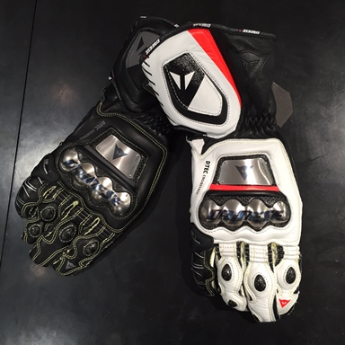 VR46レプリカ含むグローブ入荷開始。最上級ジャケットも! VR46レプリカ含むグローブ入荷開始。最上級ジャケットも!