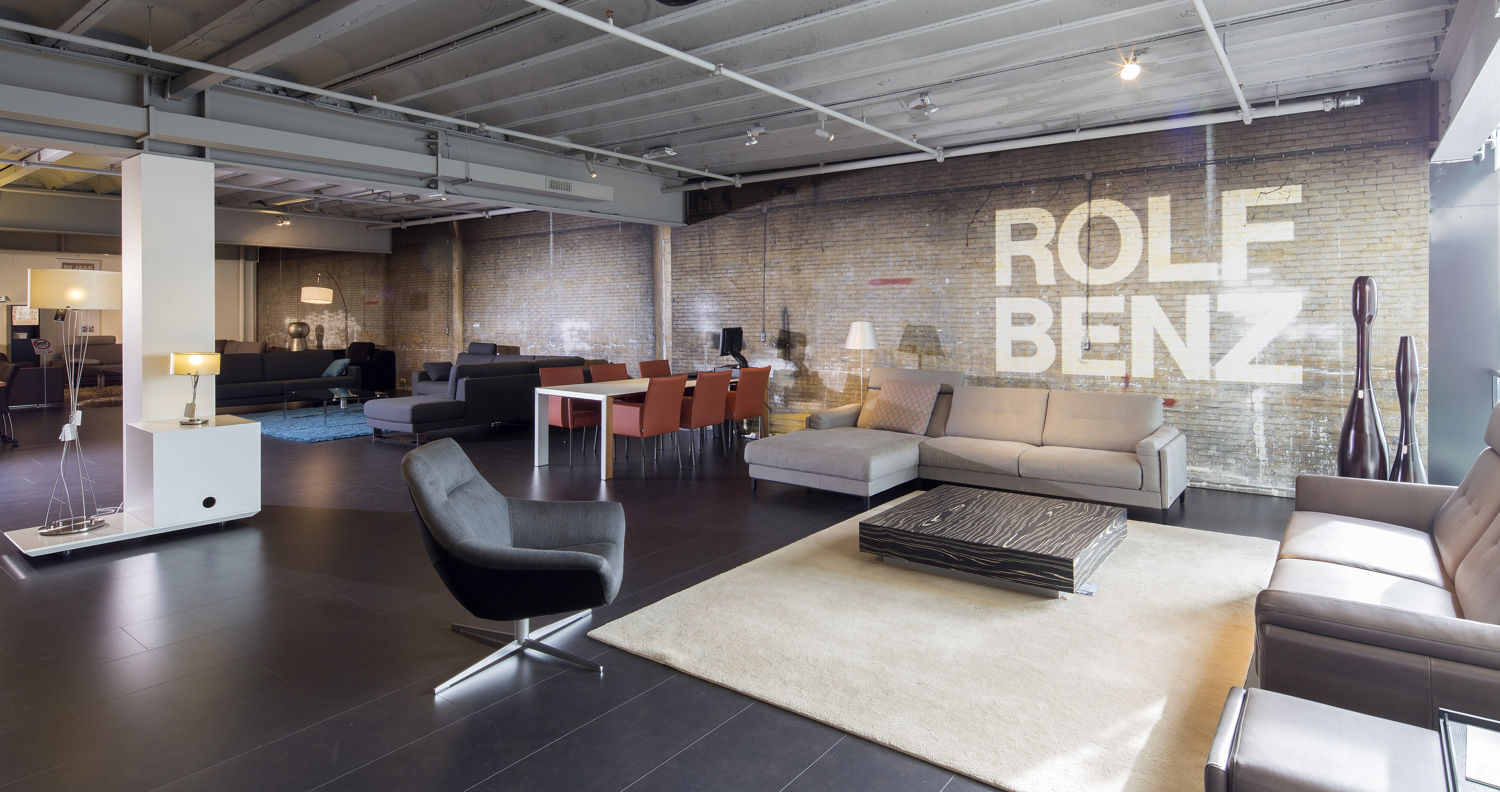 Vliesbehang Rolf Benz 2 - Bronvermelding - Berden Meubelen - showroom Pot Interieur Axel