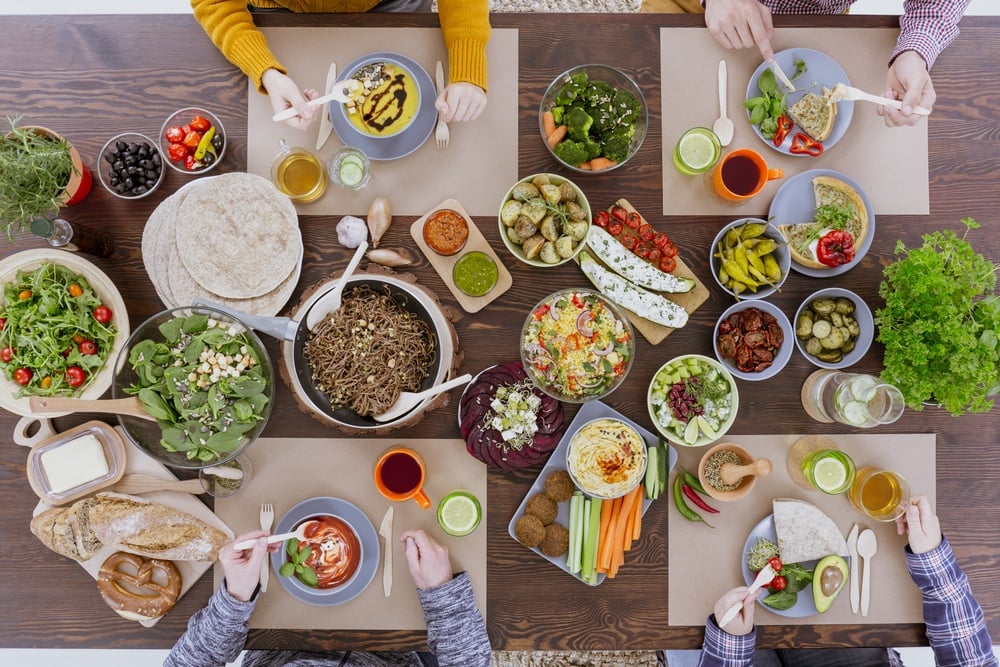 https://cdn2.hubspot.net/hubfs/358358/Friends_enjoying_vegetarian_fare.jpg