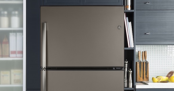 GE Garage-ready 21.9-cu ft Top-Freezer Refrigerator (Stainless