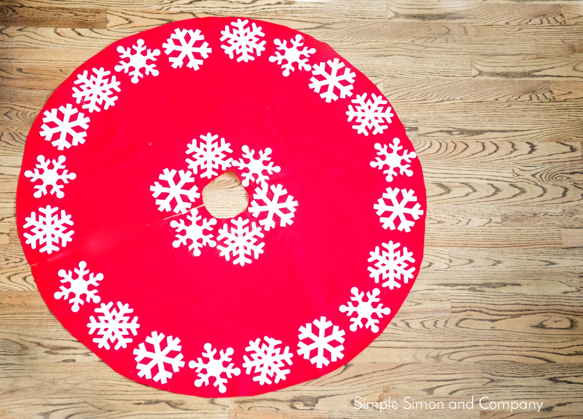 No-Sew Snowflake Christmas Tree Skirt