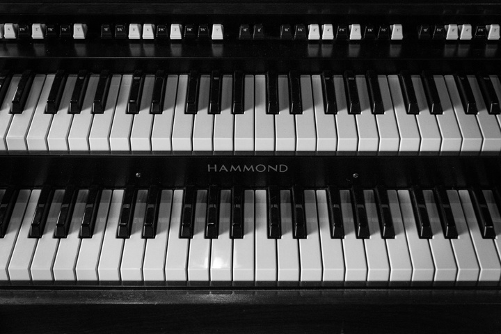 Hammond Organ keyboard | Allen Organs of Chicago Showroom Google tour