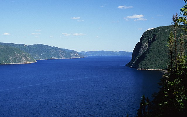 640px-Vue_du_Cap_trinité_près_de_la_Statue.jpg