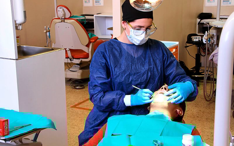 Médico Cirujano Dentista
