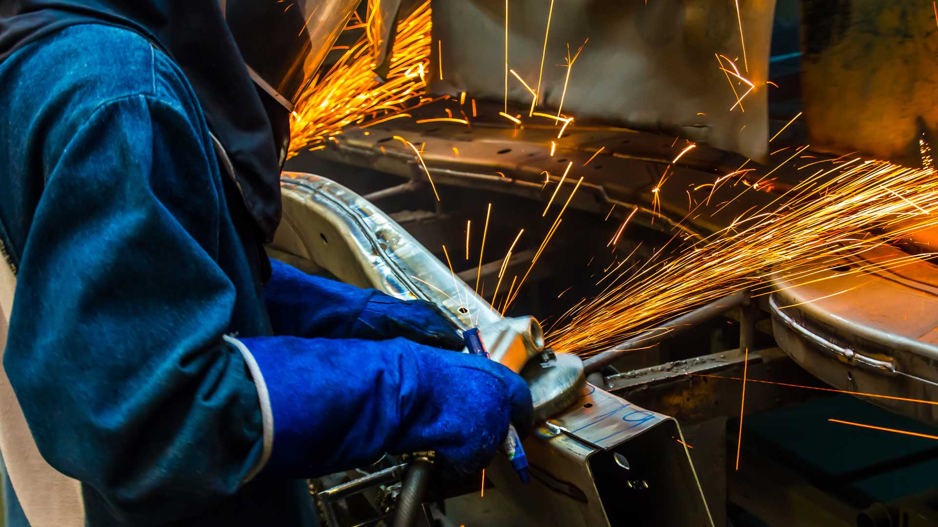 RoboVent_Automotive_Grinding_AdobeStock_110425644.1920.jpg RoboVent_Automotive_Grinding_AdobeStock_110425644.1920.jpg