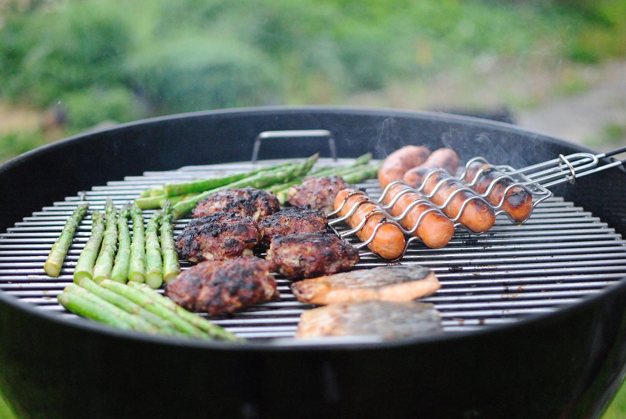 Keep Hot Food Hot, Keep Cold Food Cold, Store food at the right  temperature so you don't invite bacteria that can make you sick to your  summer BBQ or picnic. #bbqsafety