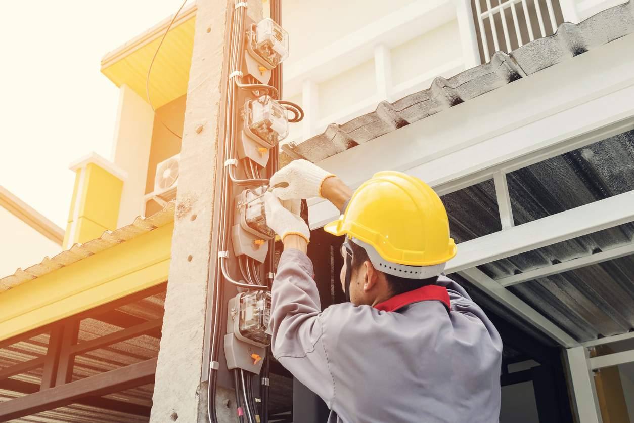 Should You Become an Electrician? Top Pros & Cons