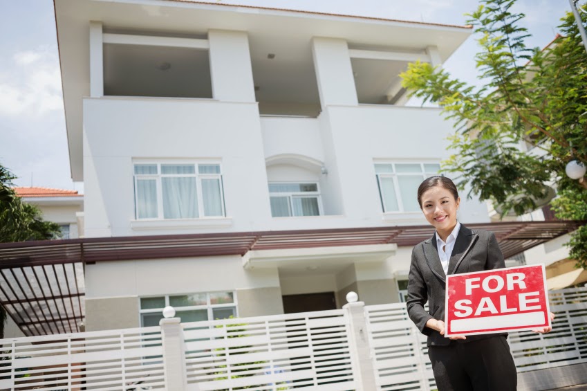 What a Real Estate Broker Does (and Tips for Success)