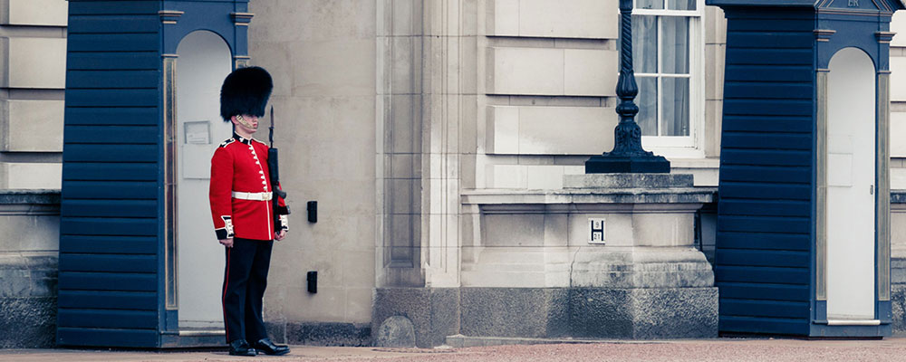 resources-library-featured-image-london-guard-at-his-post