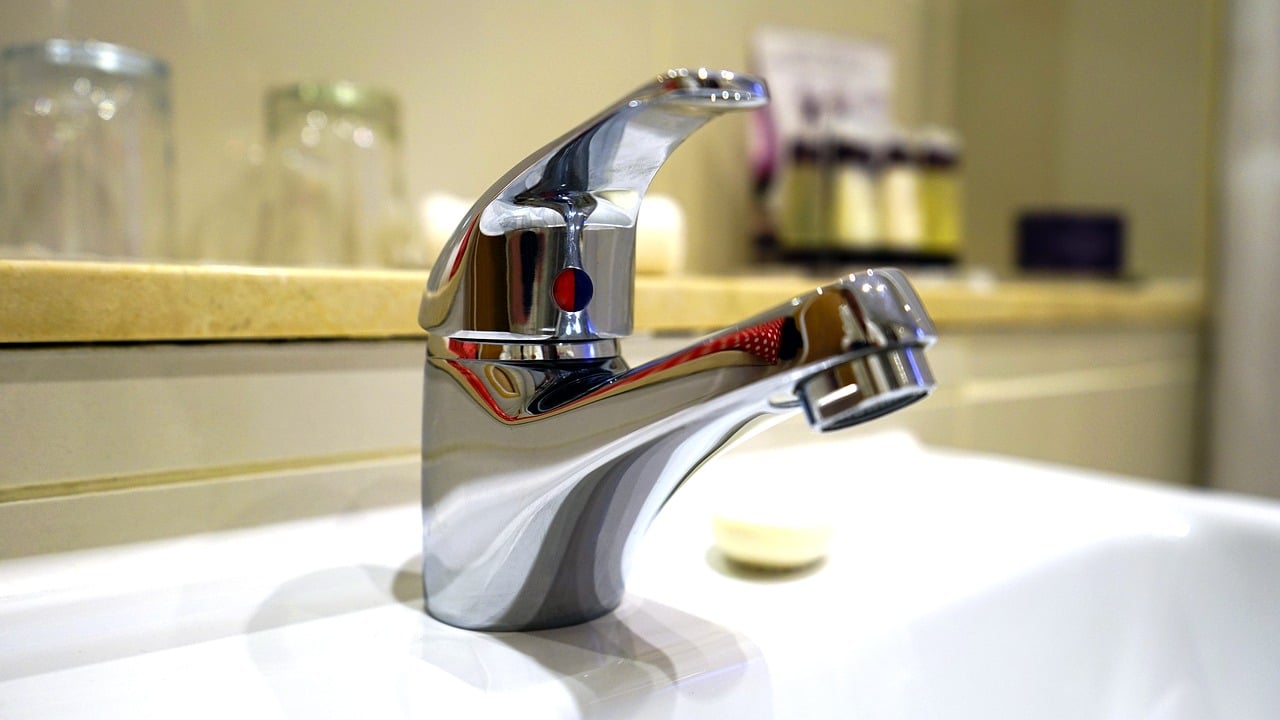 How to Keep Your Bathroom Sink Clean and Hygienic