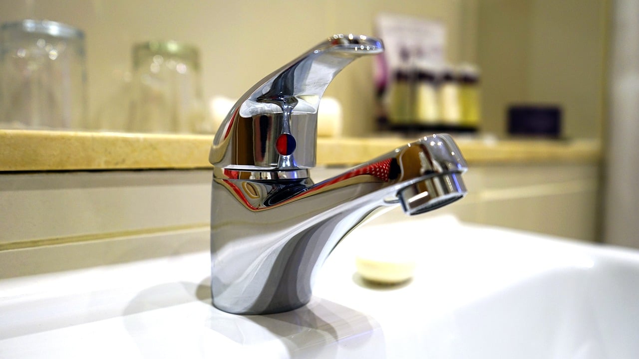 How To Keep Your Bathroom Sink Clean And Hygienic