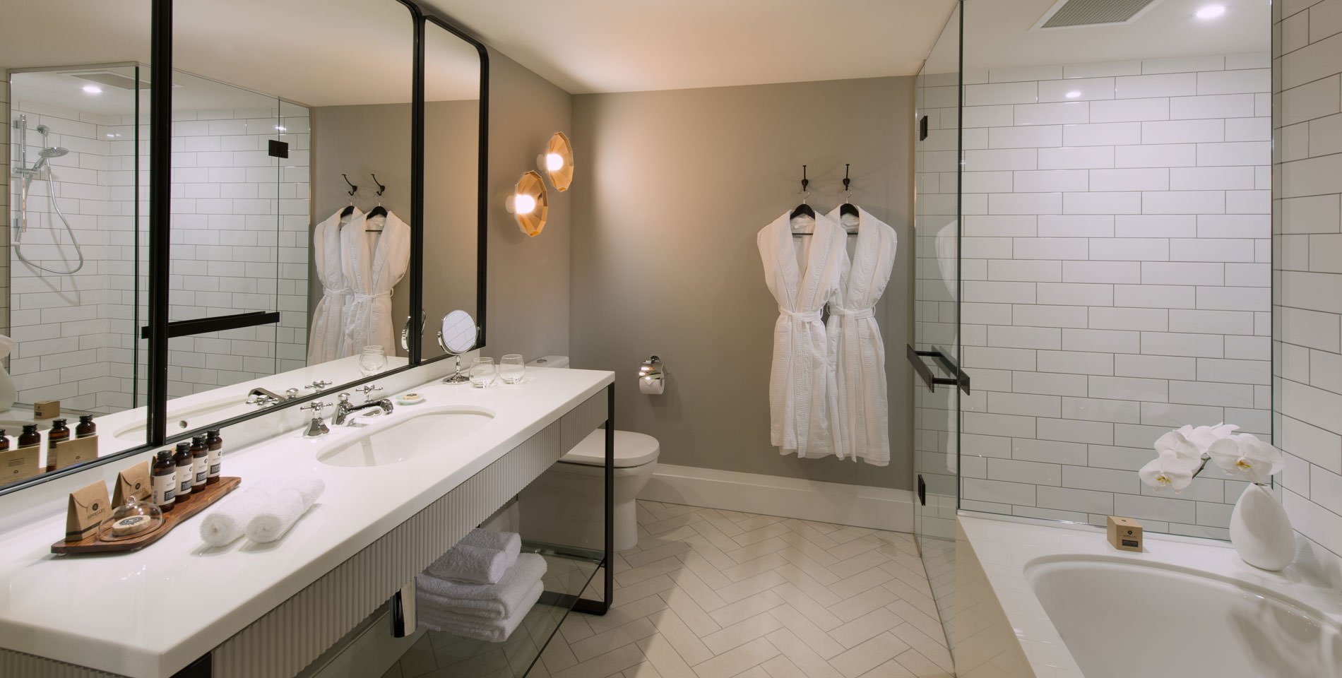 How To Create A Beautiful Hotel Bathroom At Home
