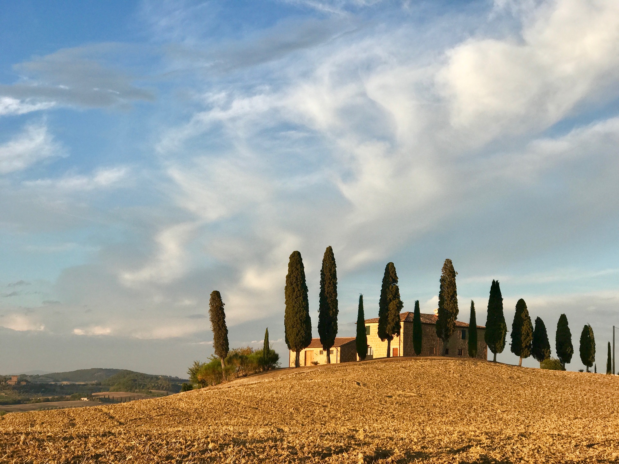 A photograph of the Tuscany region of Italy. 