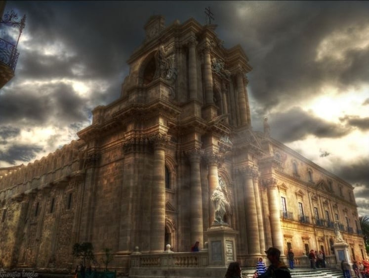 San-Giorgio-Duomo-di-Siracusa_giorgioleggio-706153-edited-777580-edited.jpg
