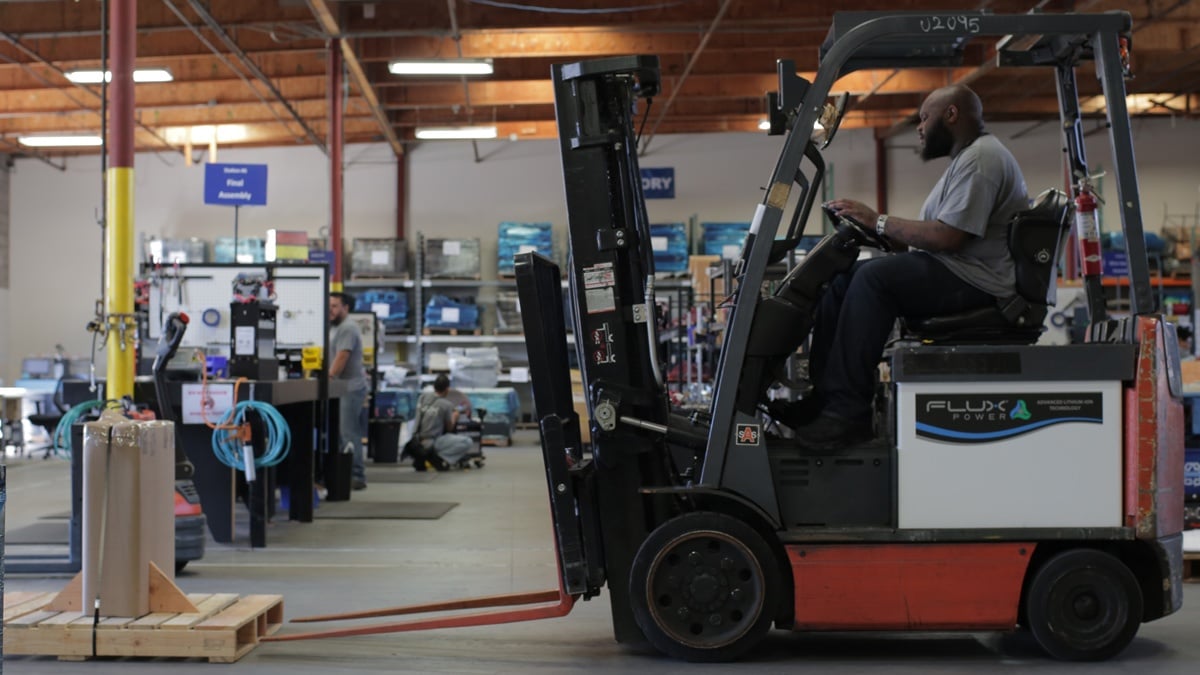 Top 8 Reasons Forklifts And Pallet Jacks Will Convert To Lithium Ion Power In 2018