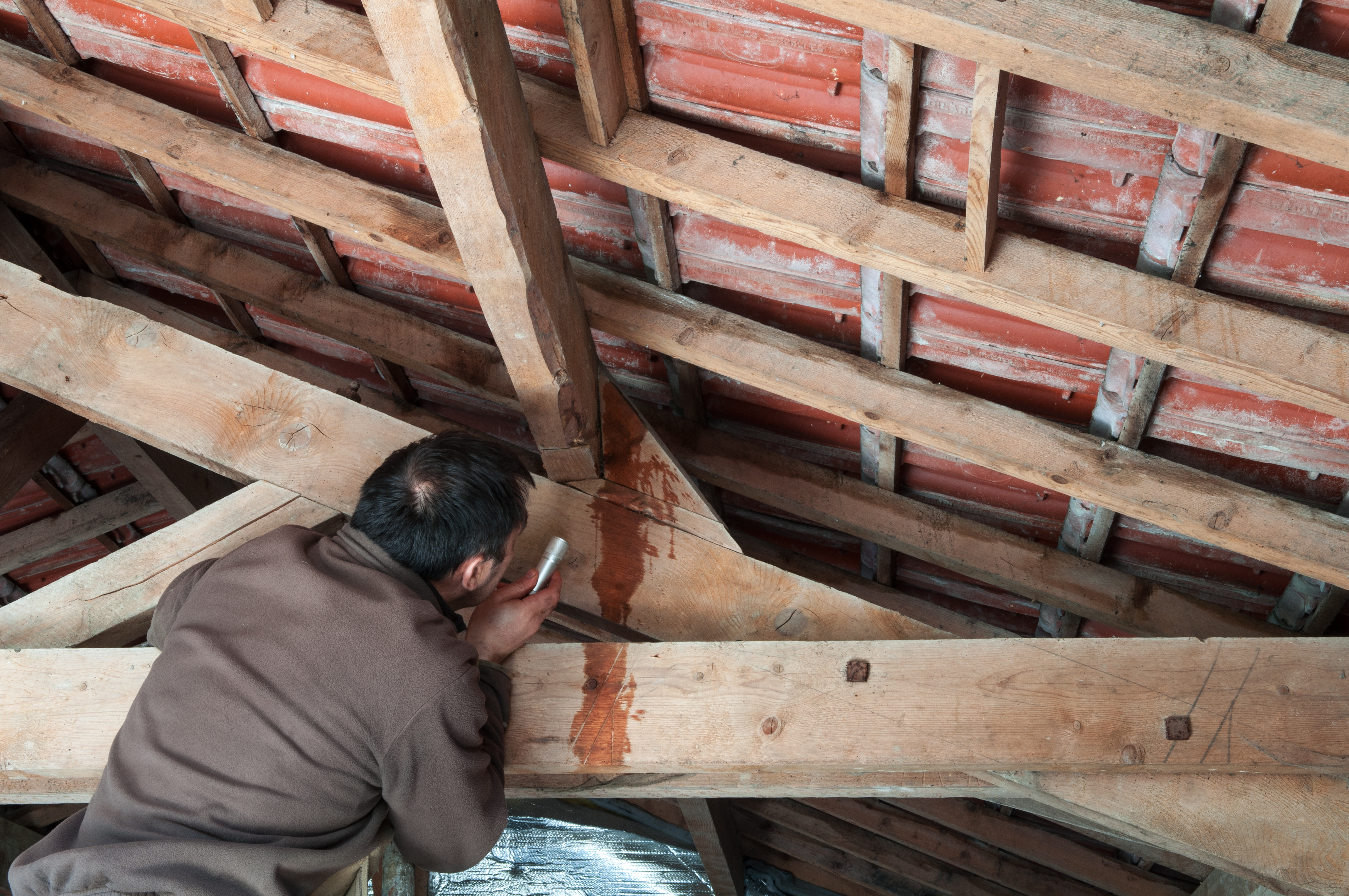 How To Locate A Leak In A Flat Roof