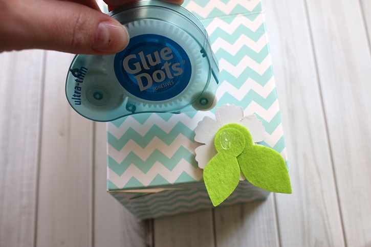 gift-ideas-manicure-set-using-ultra-thin-glue-dots.jpg