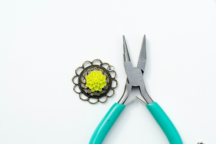 glue-dots-cabochon-necklace-with-jump-ring.jpg