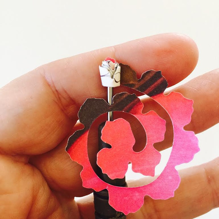glue-dots-paper-flower-mothers-day-card-quilling-paper-flowers.jpg