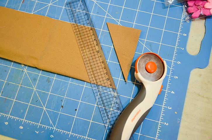 glue-dots-fabric-flower-flag-diy-step2.jpg