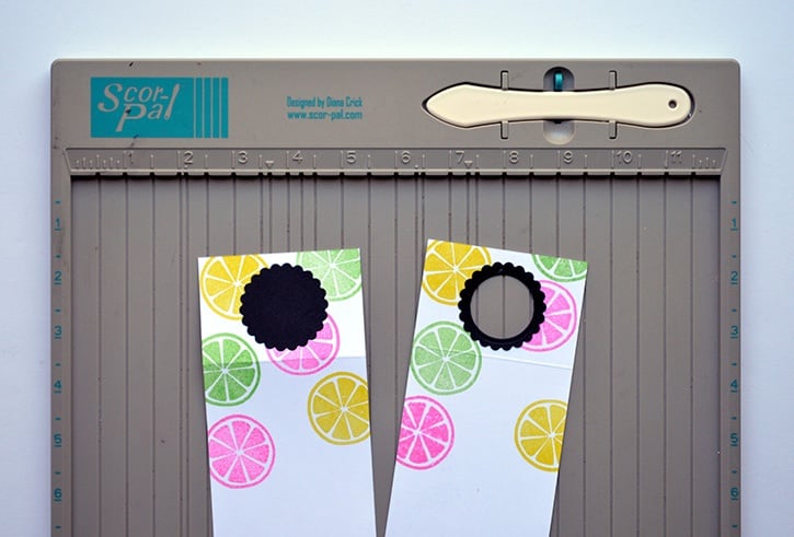 water-bottle-lemonade-teacher-appreciation-gift-hanger-opening.jpg