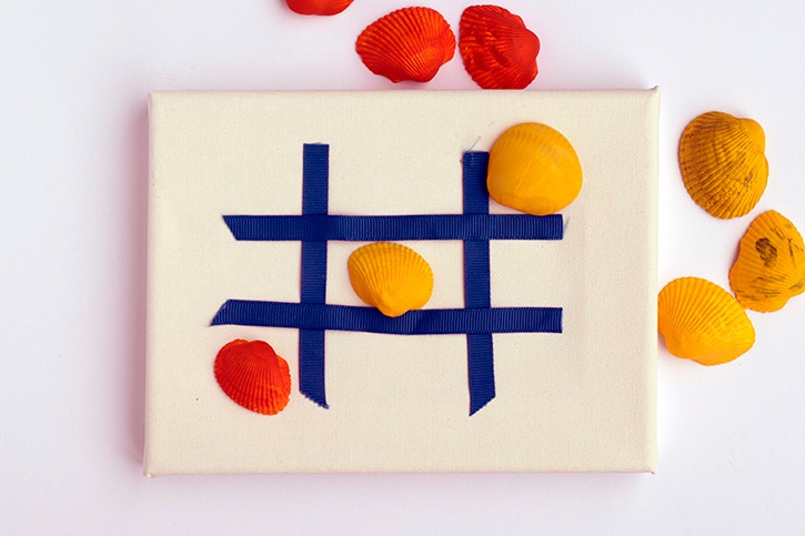 glue-dots-sea-shell-tic-tac-toe-game.jpg