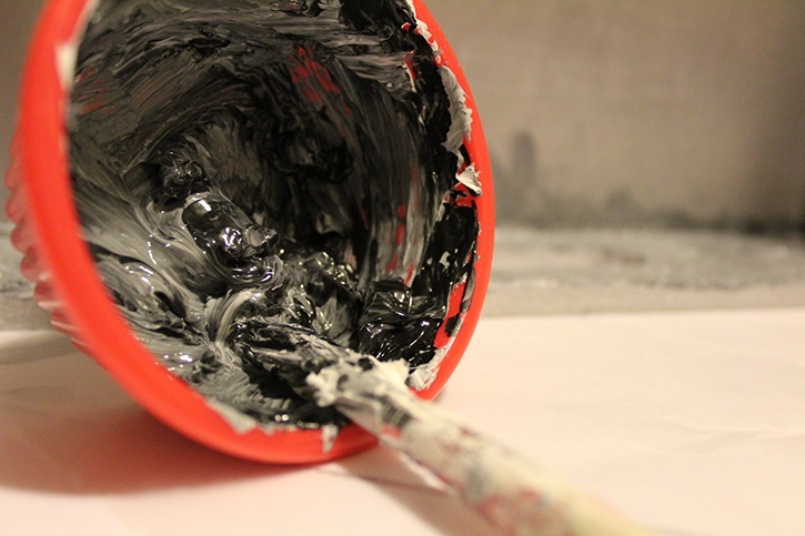 glue-dots-halloween-spider-decoration-crackle-paste-black-paint-mix.jpg