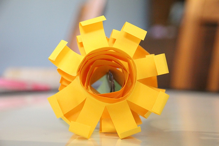 glue-dots-paper-pineapple-bottom-hand-rolled-pineapple.jpg