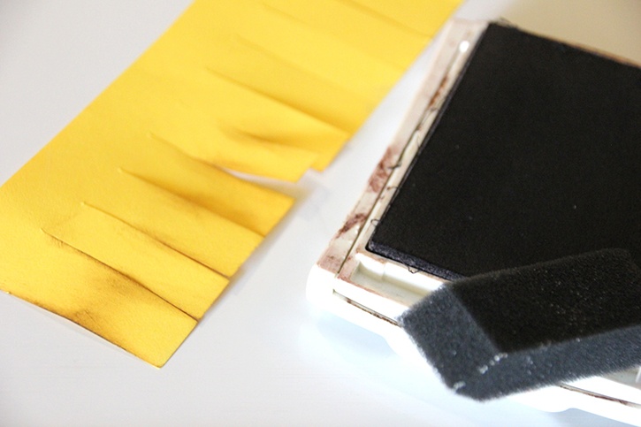 glue-dots-paper-pineapple-fringe-inked-edges.jpg