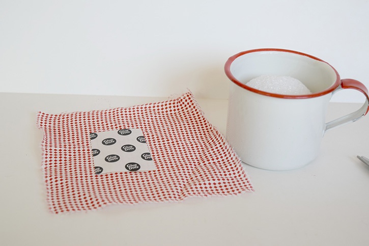 Glue-Dots-Country-Christmas-Tree-fabric