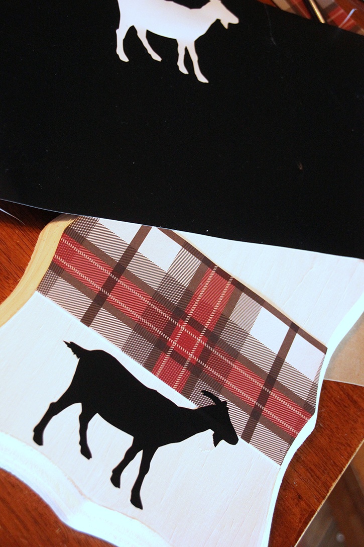 Glue-Dots-Holiday-Farmhouse-Decor-goat