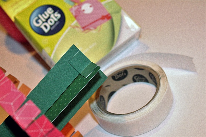 paper-christmas-cactus-tip-inserted-into-large-circle.jpg