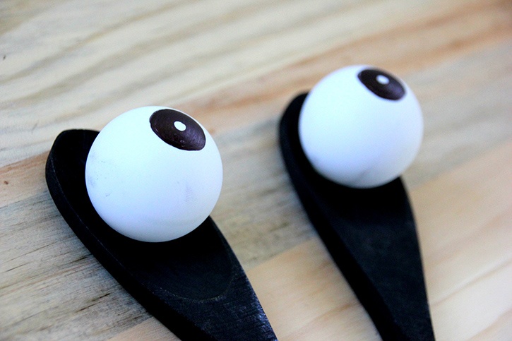 glue-dots-halloween-silly-plant-eyes.jpg