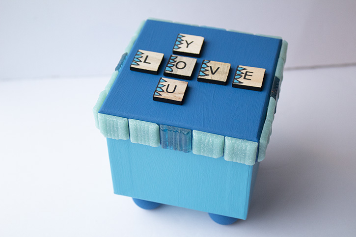 Glue-Dots-Jewelry-Box-feature