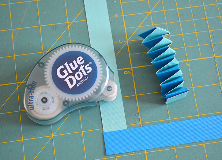 Glue-Dots-Emoji-Gift-accordian