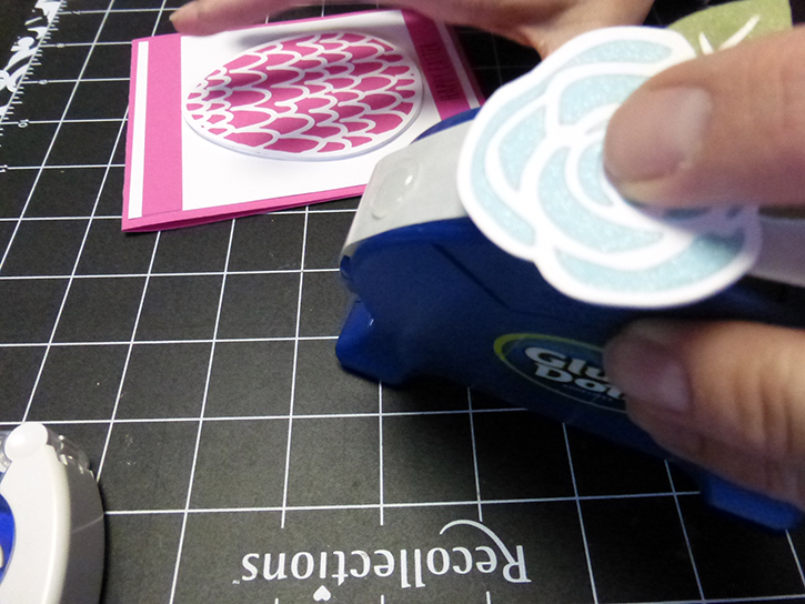 attachflowertocard