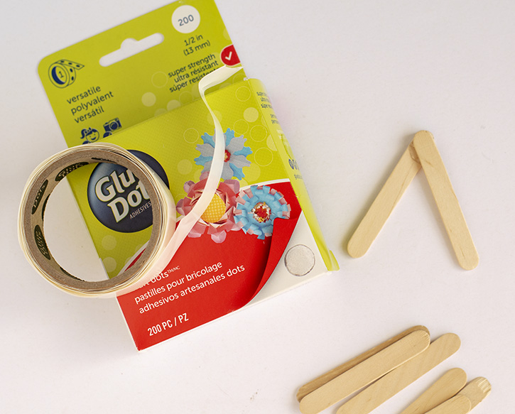 Glue-Dots-Spring-Kite-craft