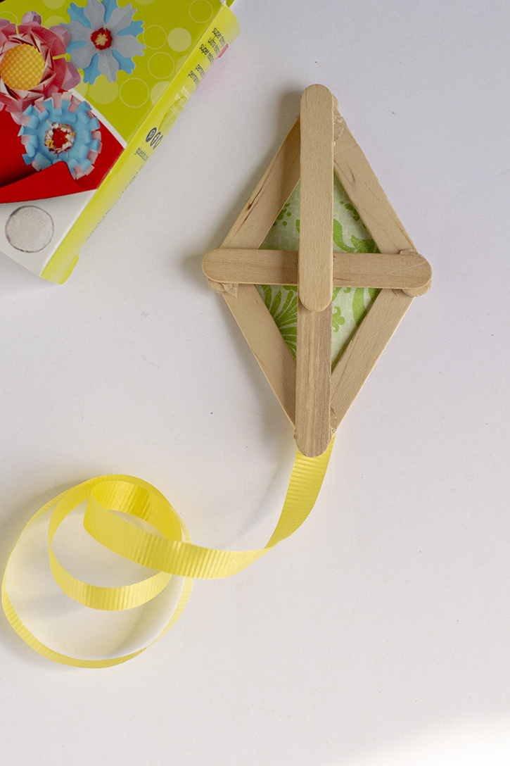 Glue-Dots-Spring-Kite-finished