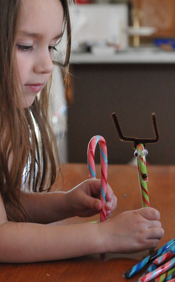 mini-glue-dots-reindeer-candy-cane-playing.jpg