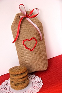 glue-dots-burlap-treat-bag-finished