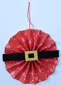 glue-dots-santa-medallion-finished