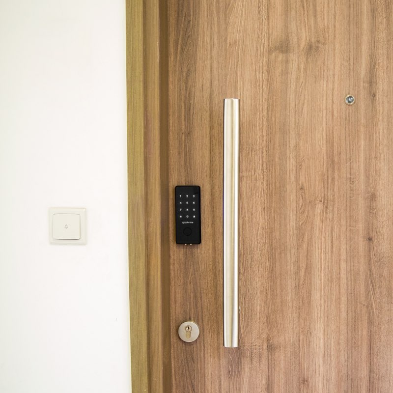 Deadbolt apartment door
